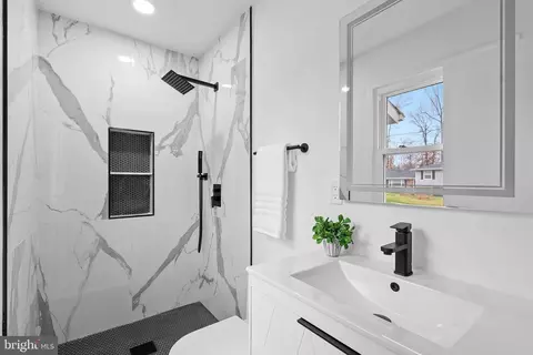 Bath - 6317 Charnwood St, Springfield, VA 22152 photo 1 of 5
