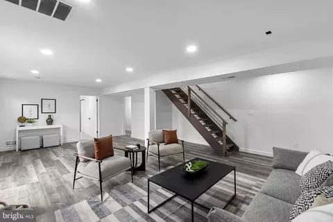 Living - 6317 Charnwood St, Springfield, VA 22152 photo 4 of 6