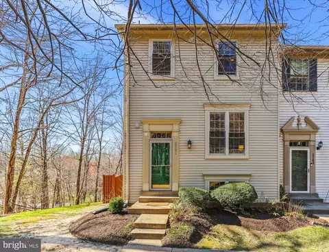 5701 Burke Towne Ct, Burke, VA 22015
