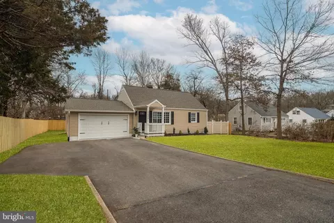 6684 Barrett Rd, Falls Church, VA 22042