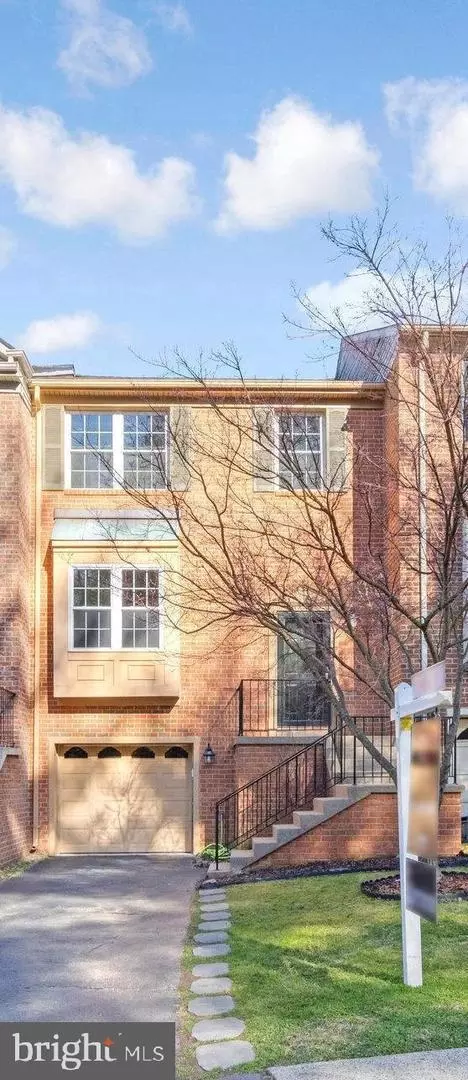 7769 Asterella Ct, Springfield, VA 22152