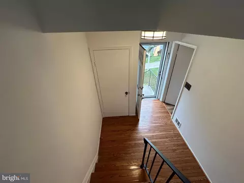 Entry Way - 7751 Tiverton Dr #7751, Springfield, VA 22152 photo 7 of 9