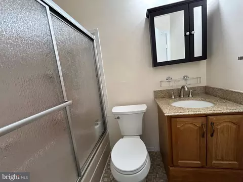 Bath - 7751 Tiverton Dr #7751, Springfield, VA 22152 photo 1 of 2