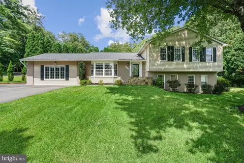 10510 Brevity Dr, Great Falls, VA 22066