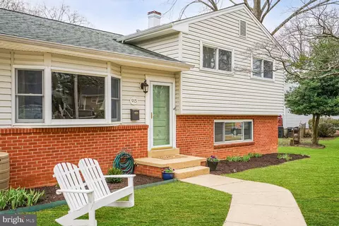 915 Timber Ln SW, Vienna, VA 22180