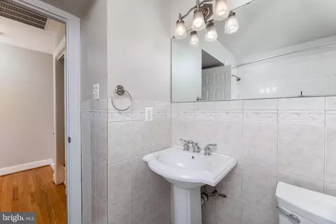 Bath - 7512 Inzer St, Springfield, VA 22151 photo 4 of 6