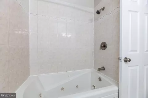 Bath - 7512 Inzer St, Springfield, VA 22151 photo 5 of 6