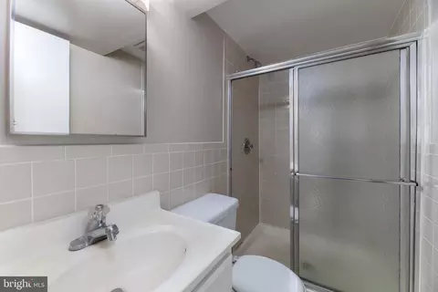 Bath - 7512 Inzer St, Springfield, VA 22151 photo 6 of 6