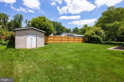 Exterior - 7512 Inzer St, Springfield, VA 22151 photo 6 of 7