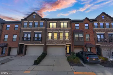 3148 Goldenwave Ct, Fairfax, VA 22031