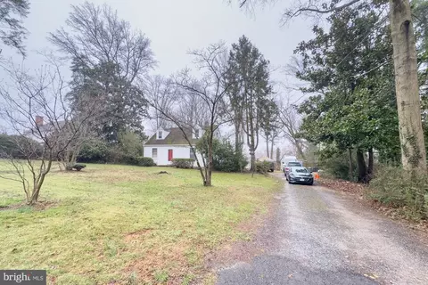 7227 Auburn St, Annandale, VA 22003