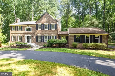 10125 Wendover Dr, Vienna, VA 22181