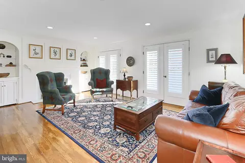 Living - 6427 Wainfleet Ct, Springfield, VA 22152 photo 1 of 7