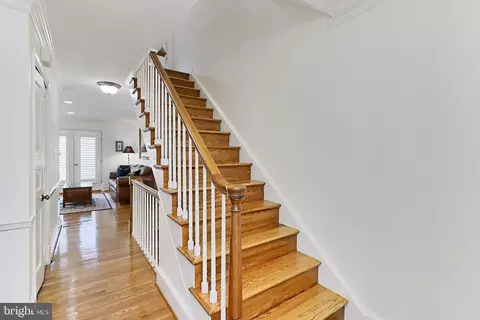 Entry Way - 6427 Wainfleet Ct, Springfield, VA 22152 photo 2 of 4