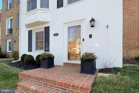Exterior - 6427 Wainfleet Ct, Springfield, VA 22152 photo 8 of 13