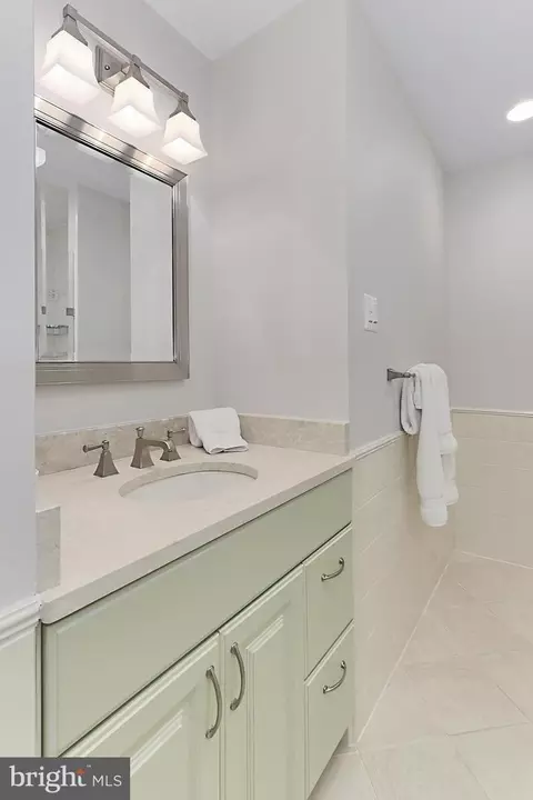 Bath - 6427 Wainfleet Ct, Springfield, VA 22152 photo 2 of 6
