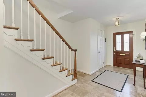 Entry Way - 6427 Wainfleet Ct, Springfield, VA 22152 photo 4 of 4