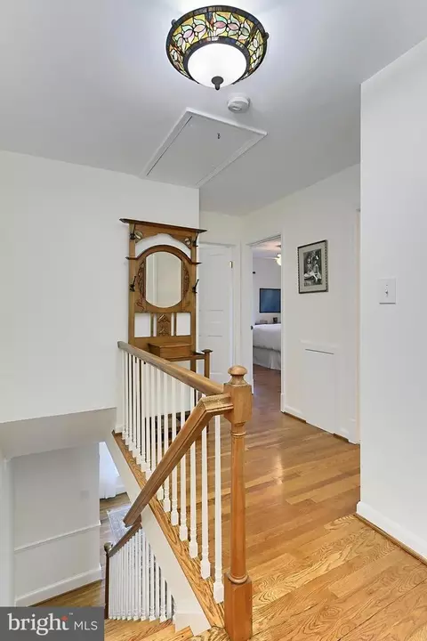 Entry Way - 6427 Wainfleet Ct, Springfield, VA 22152 photo 3 of 4