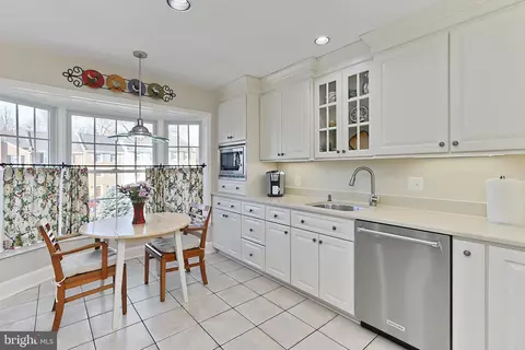 Kitchen - 6427 Wainfleet Ct, Springfield, VA 22152 photo 5 of 5