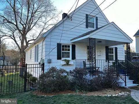 2701 Memorial St, Alexandria, VA 22306