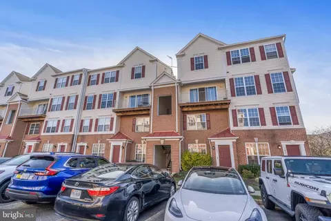 2490 Quick St #303, Herndon, VA 20171