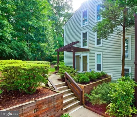 10198 Oakton Terrace Rd, Oakton, VA 22124