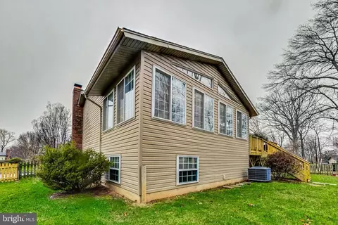 Exterior - 6910 Raspberry Plain Pl, Springfield, VA 22153 photo 7 of 8