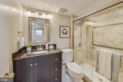 Bath - 6910 Raspberry Plain Pl, Springfield, VA 22153 photo 1 of 6