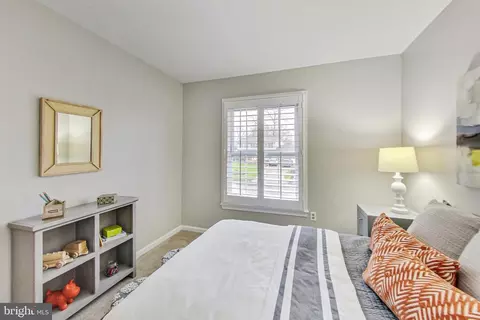 Bedroom - 6910 Raspberry Plain Pl, Springfield, VA 22153 photo 6 of 8