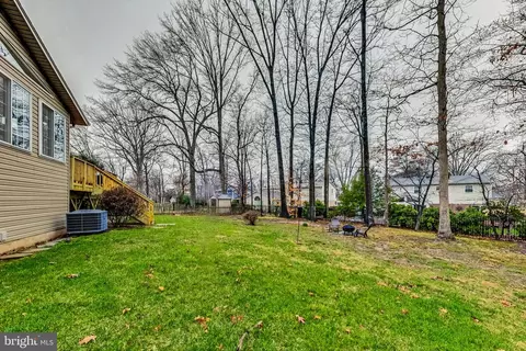 View/Area - 6910 Raspberry Plain Pl, Springfield, VA 22153 photo 2 of 2