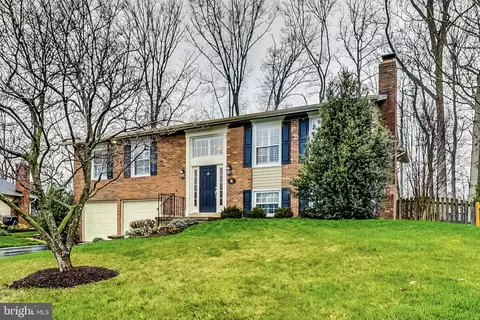 Exterior - 6910 Raspberry Plain Pl, Springfield, VA 22153 photo 2 of 8