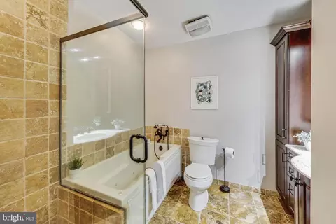 Bath - 6910 Raspberry Plain Pl, Springfield, VA 22153 photo 3 of 6