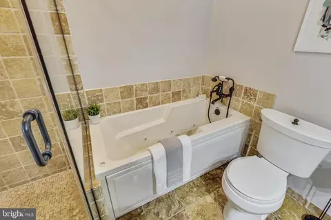 Bath - 6910 Raspberry Plain Pl, Springfield, VA 22153 photo 6 of 6