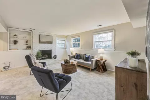 Living - 6910 Raspberry Plain Pl, Springfield, VA 22153 photo 6 of 8
