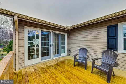 Exterior - 6910 Raspberry Plain Pl, Springfield, VA 22153 photo 4 of 8