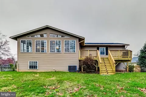 Exterior - 6910 Raspberry Plain Pl, Springfield, VA 22153 photo 5 of 8