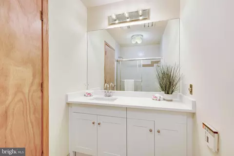 Bath - 2211 Halcyon Ln, Vienna, VA 22181 photo 8 of 11