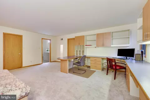 Living - 2211 Halcyon Ln, Vienna, VA 22181 photo 10 of 10