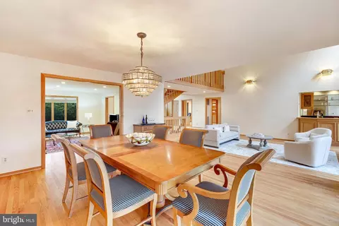 Dining - 2211 Halcyon Ln, Vienna, VA 22181 photo 3 of 4