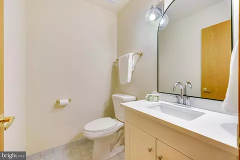 Bath - 2211 Halcyon Ln, Vienna, VA 22181 photo 5 of 11