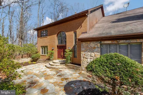 Exterior - 2211 Halcyon Ln, Vienna, VA 22181 photo 3 of 8