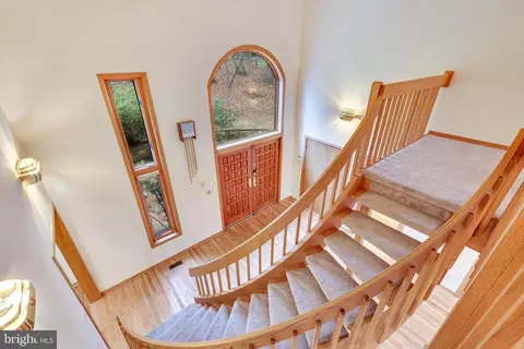 Entry Way - 2211 Halcyon Ln, Vienna, VA 22181 photo 2 of 3