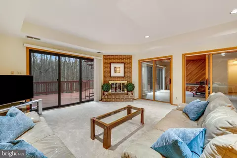 Living - 2211 Halcyon Ln, Vienna, VA 22181 photo 8 of 10