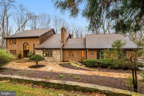 2211 Halcyon Ln, Vienna, VA 22181