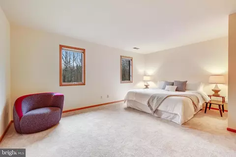 Bedroom - 2211 Halcyon Ln, Vienna, VA 22181 photo 3 of 8