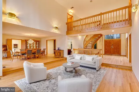 Living - 2211 Halcyon Ln, Vienna, VA 22181 photo 3 of 10