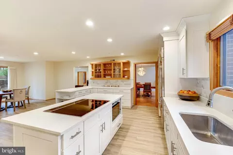 Kitchen - 2211 Halcyon Ln, Vienna, VA 22181 photo 5 of 5