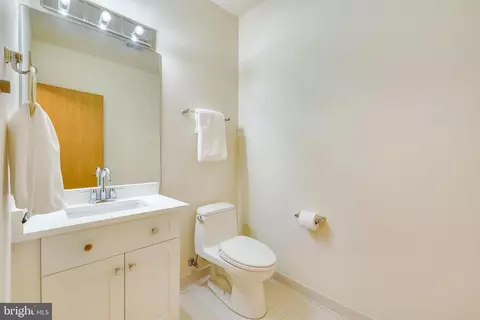 Bath - 2211 Halcyon Ln, Vienna, VA 22181 photo 10 of 11