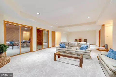 Living - 2211 Halcyon Ln, Vienna, VA 22181 photo 9 of 10