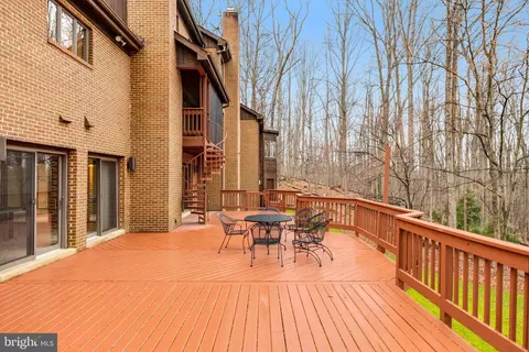 Exterior - 2211 Halcyon Ln, Vienna, VA 22181 photo 6 of 8